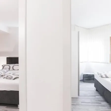 Hackl Apartment *